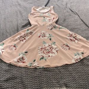 Agnes & Dora fisher dress with floral detail. Also has POCKETS !